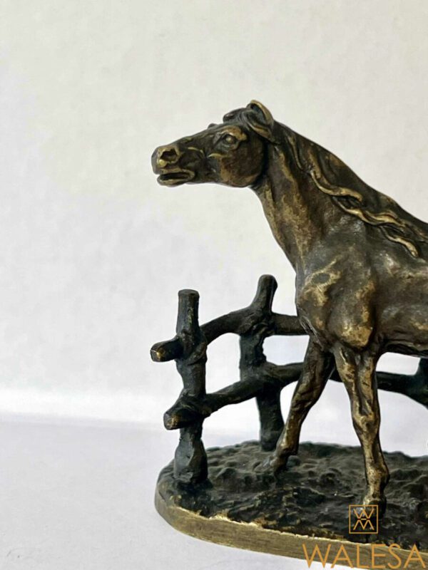Pierre Jules MÈNE Sculpture CHEVAL A LA BARRIERE  en bronze – Image 4