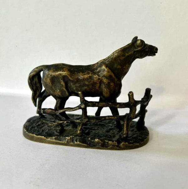 Pierre Jules MÈNE Sculpture CHEVAL A LA BARRIERE  en bronze – Image 2
