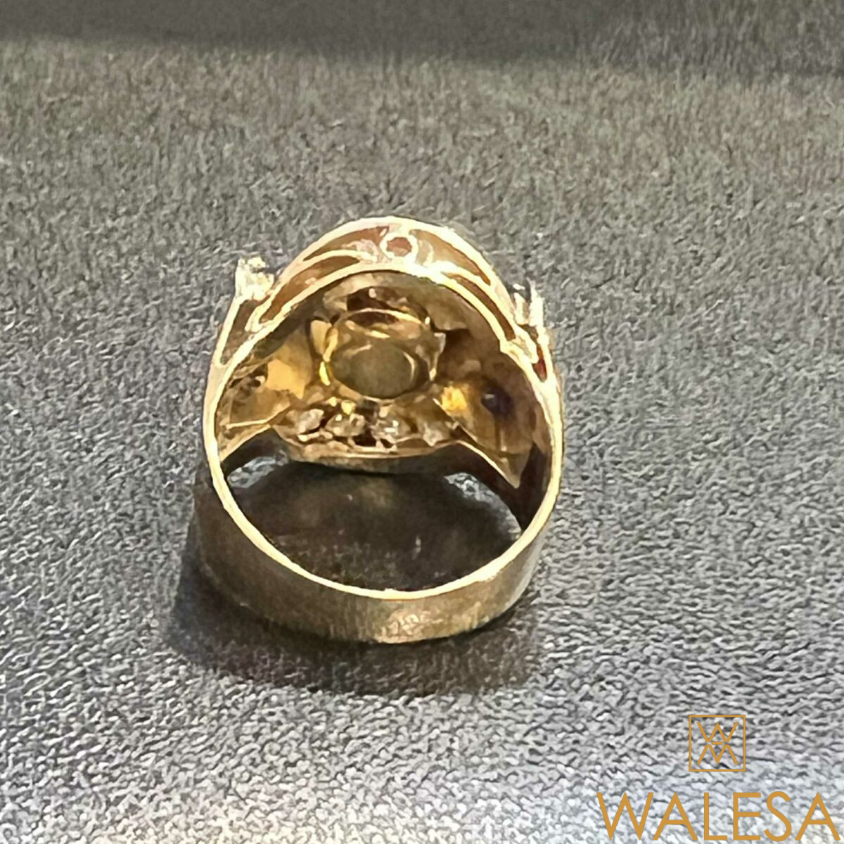 Bague Art Déco en or jaune 18K sertie d’une perle diamants et saphirs – Image 4