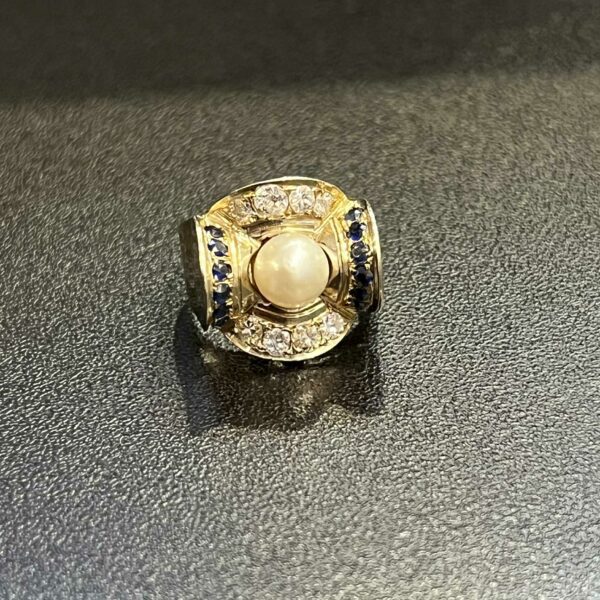 Bague Art Déco en or jaune 18K sertie d’une perle diamants et saphirs – Image 2