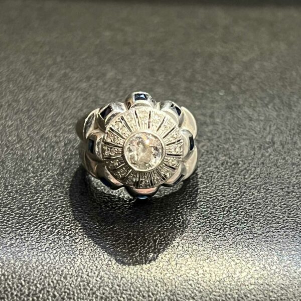Bague en or blanc 18K sertie d’un diamant central – Image 2
