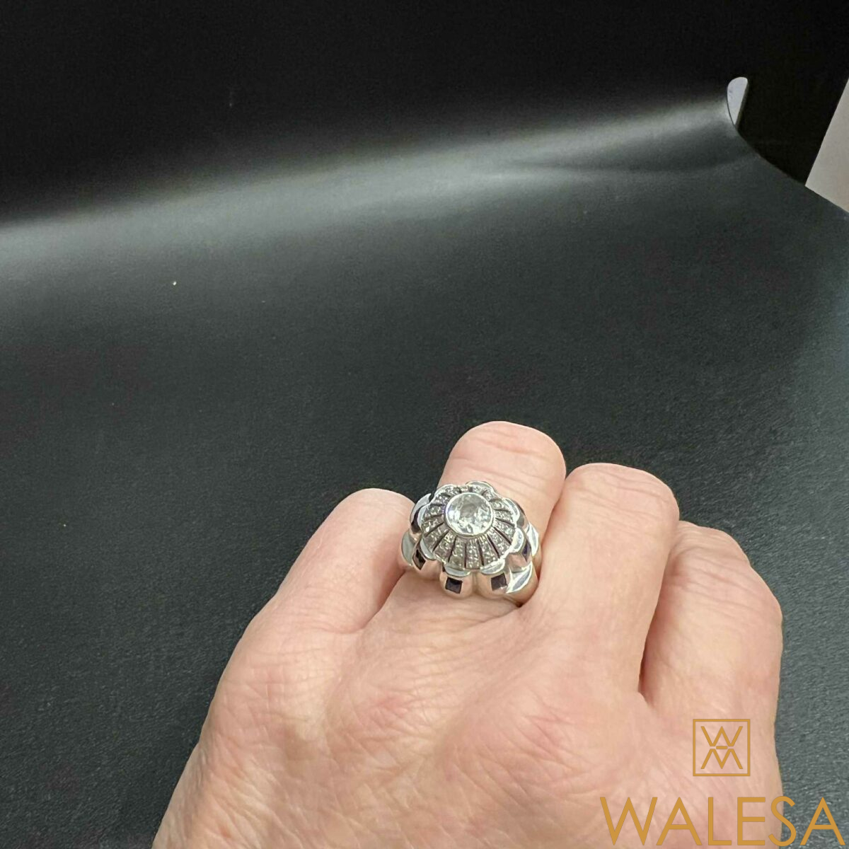 Bague en or blanc 18K sertie d’un diamant central – Image 6