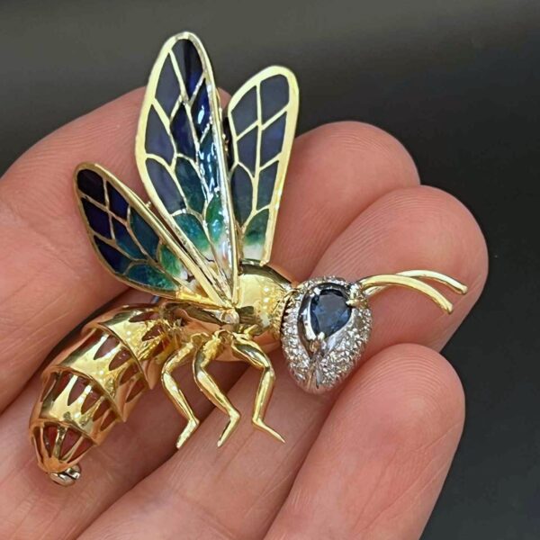 Broche « abeille » en or 18K, pierres précieuses et émail – Image 3