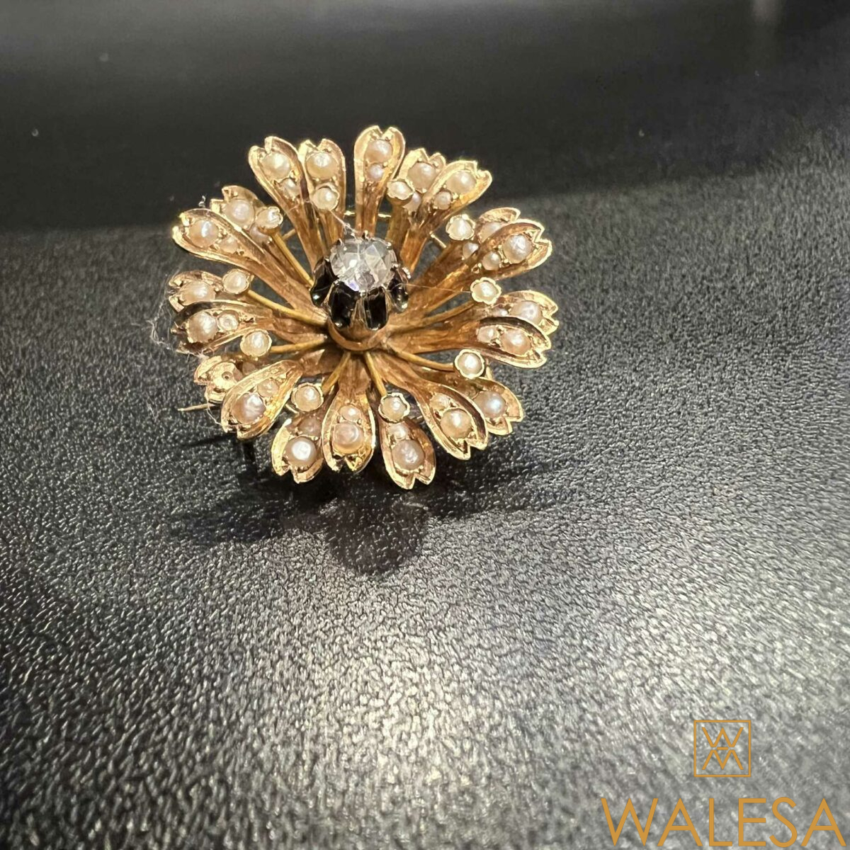 Broche en or jaune 18K sertie d’un diamant central – Image 7