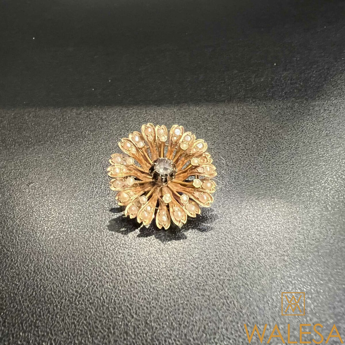 Broche en or jaune 18K sertie d’un diamant central – Image 2