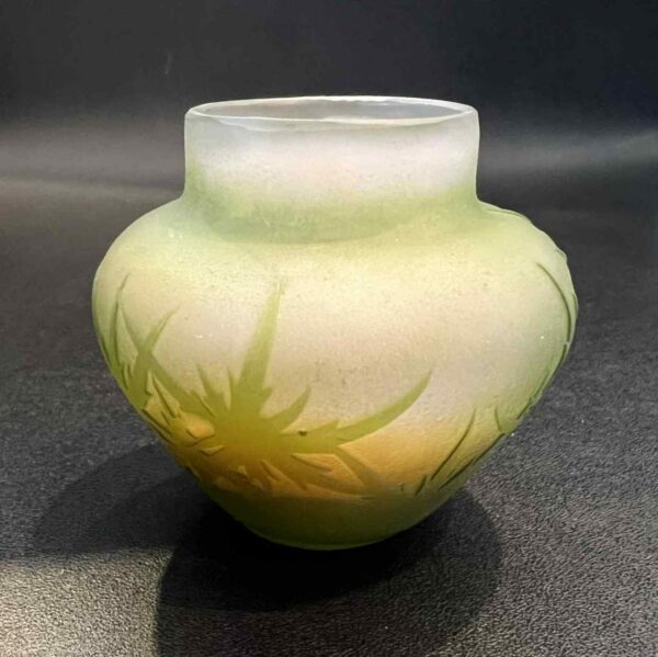 Emile GALLE - Nancy - Vase en verre multicouche à décor dégagé à l’acide – Image 2