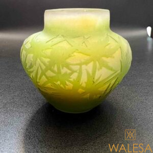 Emile GALLE - Nancy - Vase en verre multicouche à décor dégagé à l’acide