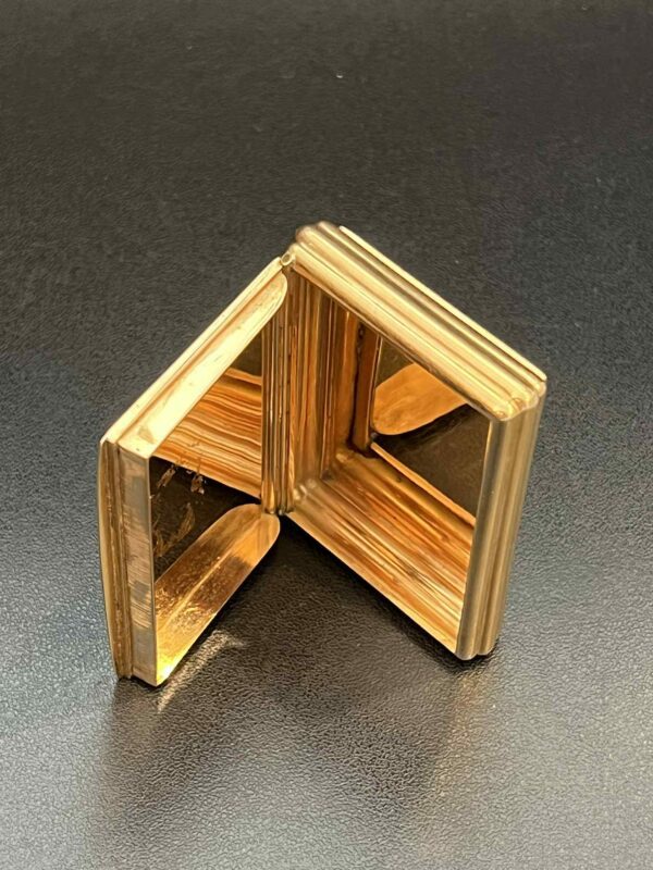 Tabatière en or jaune 18K à décor d’émaux polychromes – Image 12