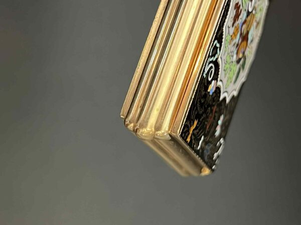 Tabatière en or jaune 18K à décor d’émaux polychromes – Image 9