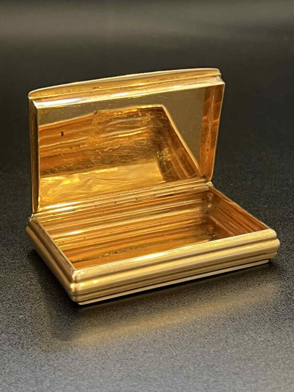 Tabatière en or jaune 18K à décor d’émaux polychromes – Image 14