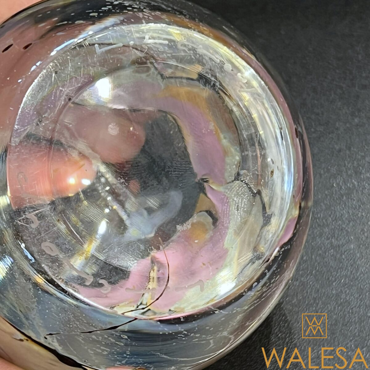 Louis Leloup presse papier en Cristal à décor d’oxydes métalliques – Image 5