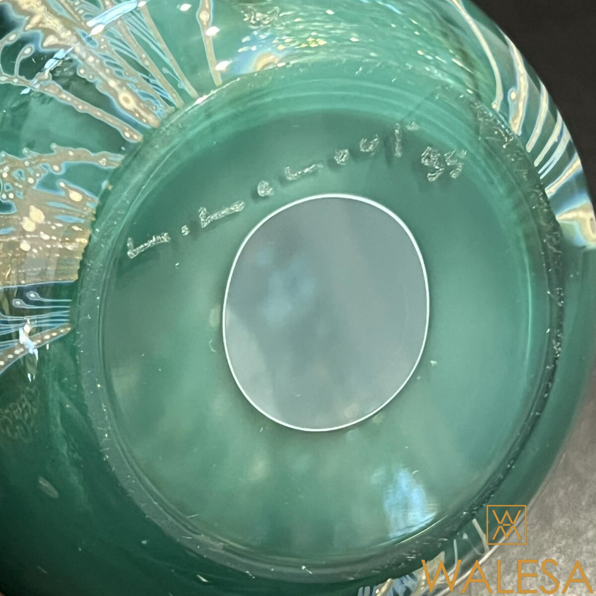 Louis Leloup presse papier en Cristal à décor d’oxydes métalliques II – Image 6