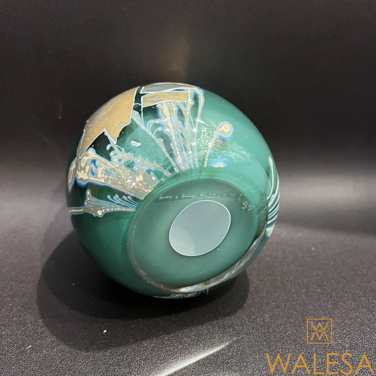 Louis Leloup presse papier en Cristal à décor d’oxydes métalliques II – Image 3