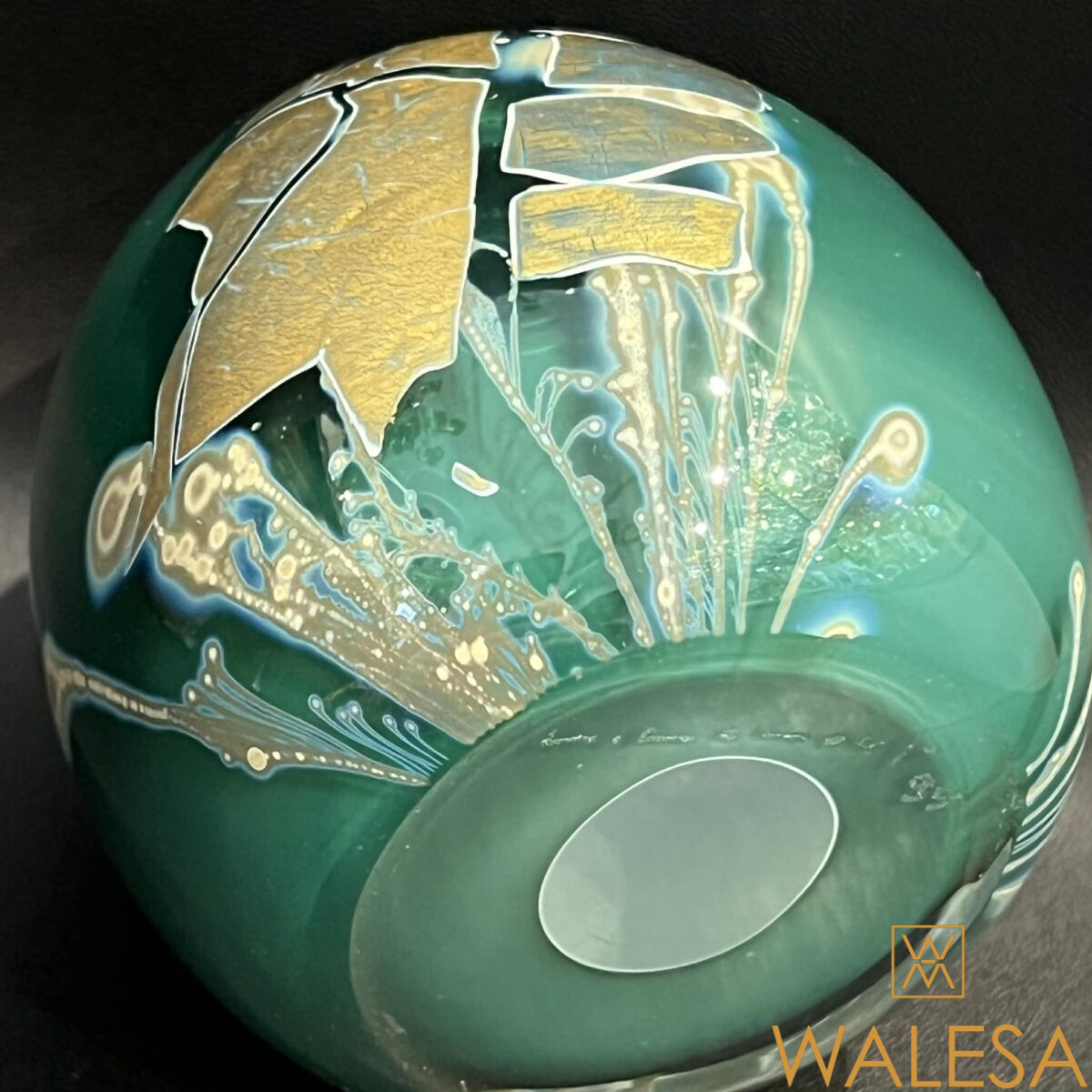 Louis Leloup presse papier en Cristal à décor d’oxydes métalliques II – Image 5