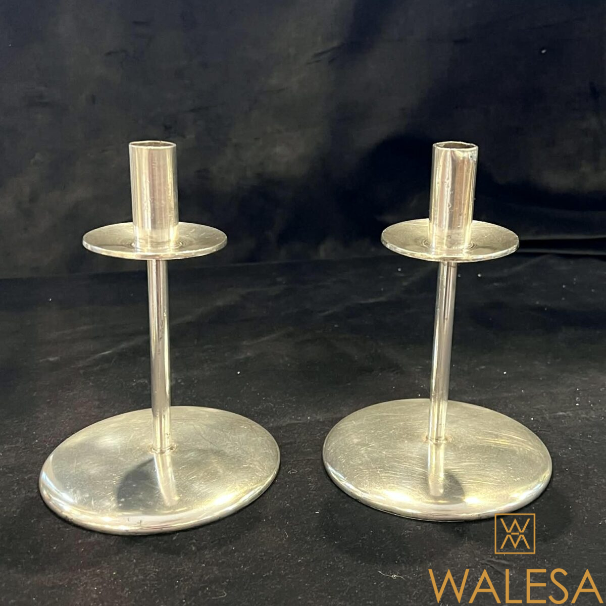 SAMBONET - Italie - paire de flambeaux-bougeoirs en métal argenté