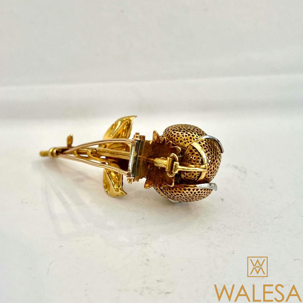 Broche « trembleuse » fleur en or jaune 18k – Image 12