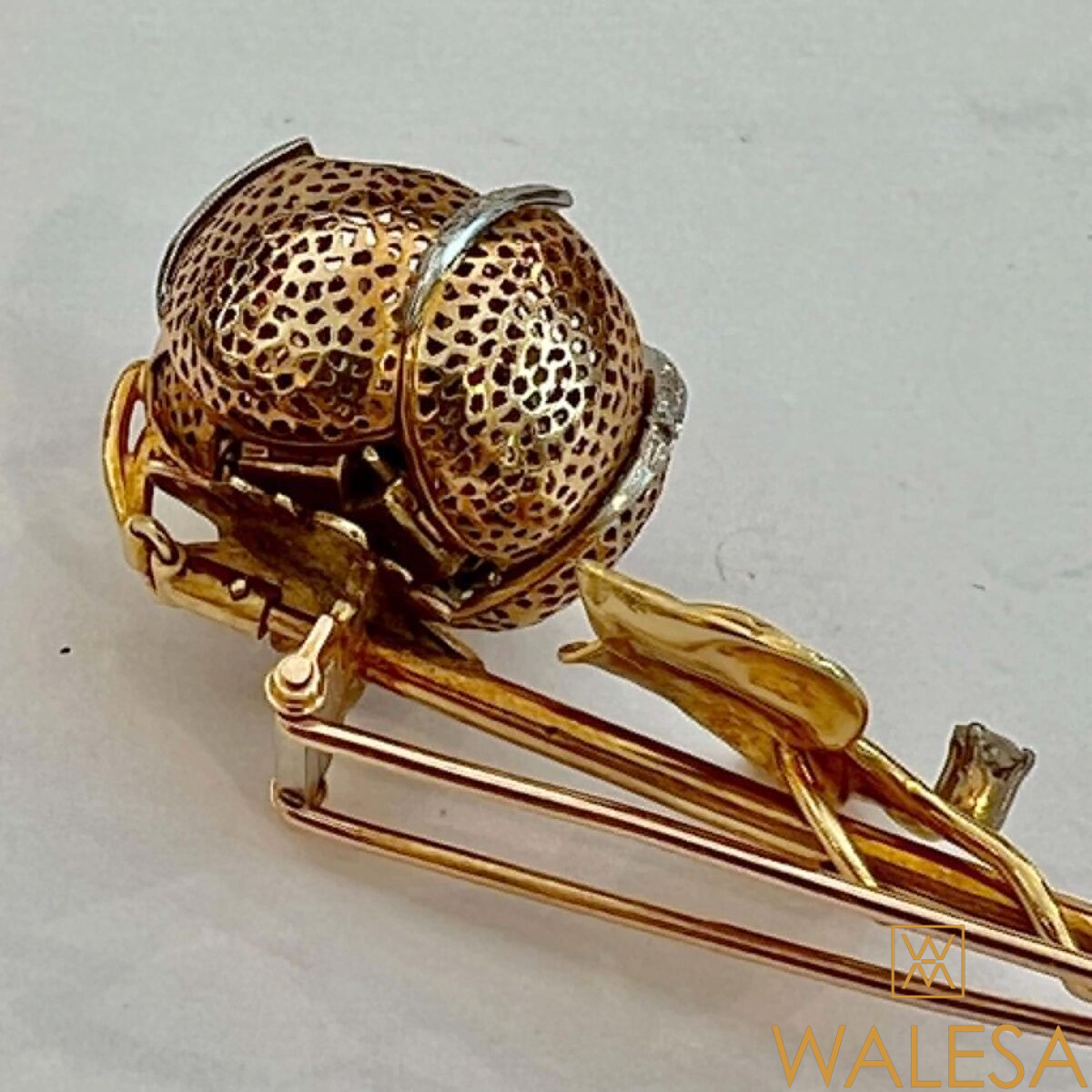 Broche « trembleuse » fleur en or jaune 18k – Image 8