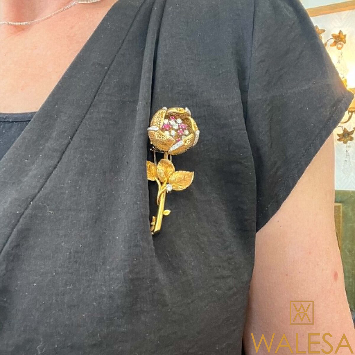 Broche « trembleuse » fleur en or jaune 18k – Image 2