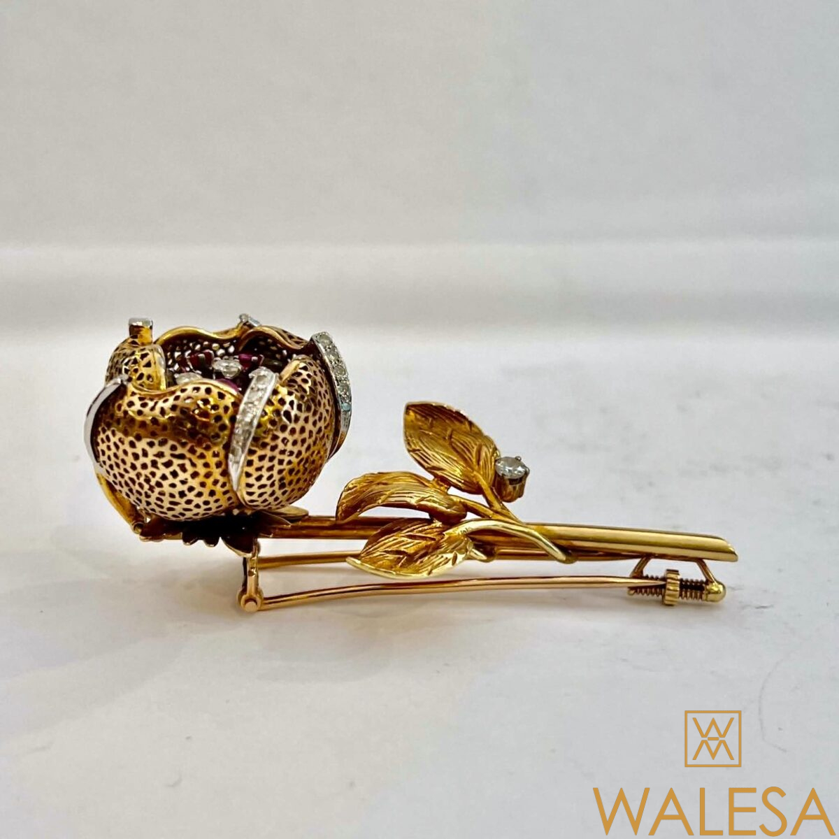 Broche « trembleuse » fleur en or jaune 18k – Image 7