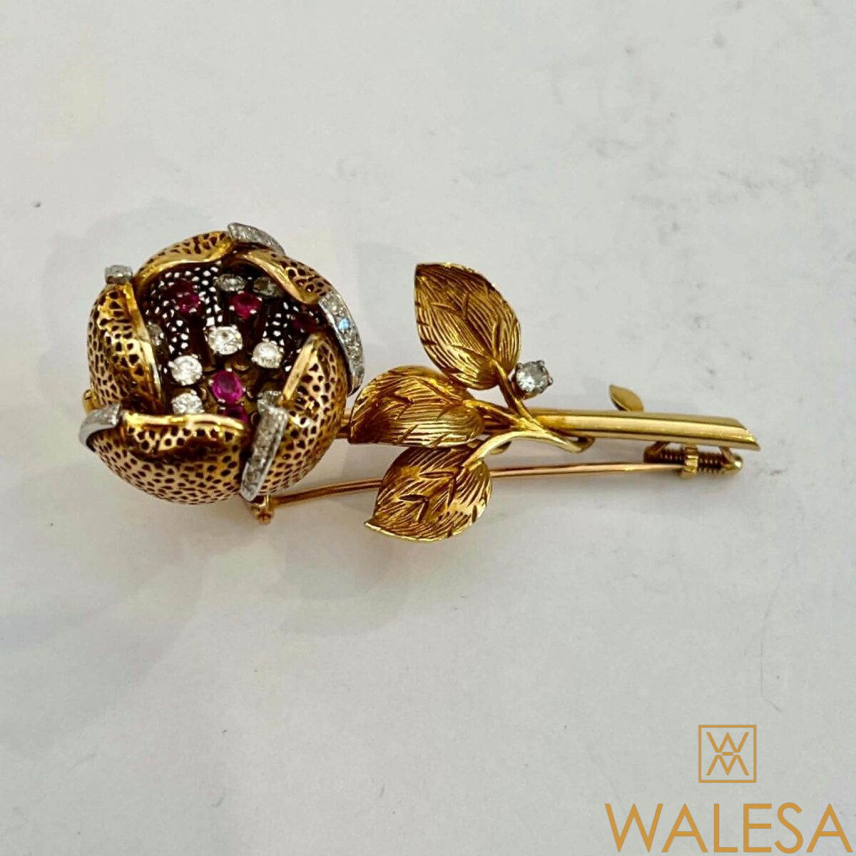 Broche « trembleuse » fleur en or jaune 18k – Image 4