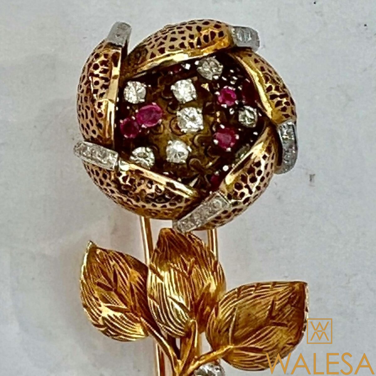 Broche « trembleuse » fleur en or jaune 18k – Image 5