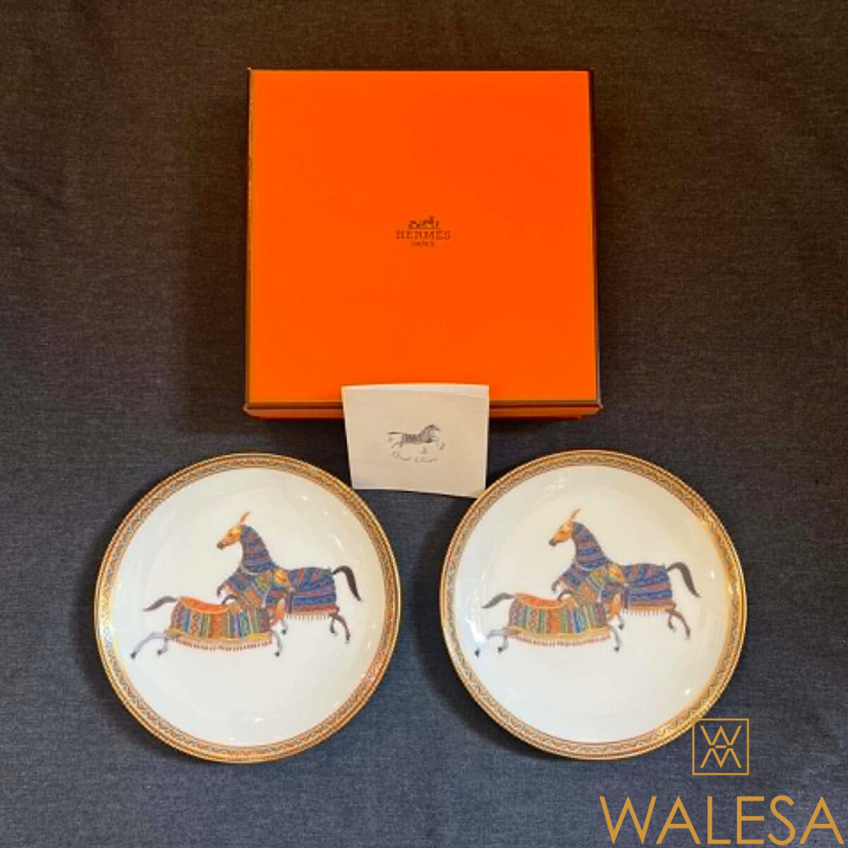 Hermès deux assiettes à pain en porcelaine modèle cheval d’ Orient – Image 3