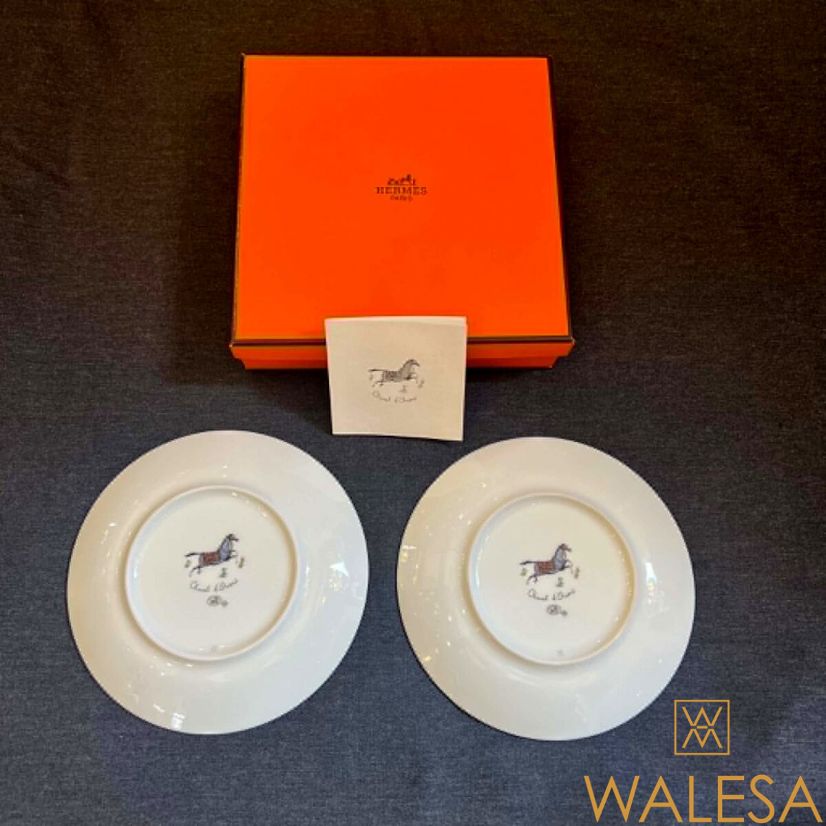 Hermès deux assiettes à pain en porcelaine modèle cheval d’ Orient – Image 7