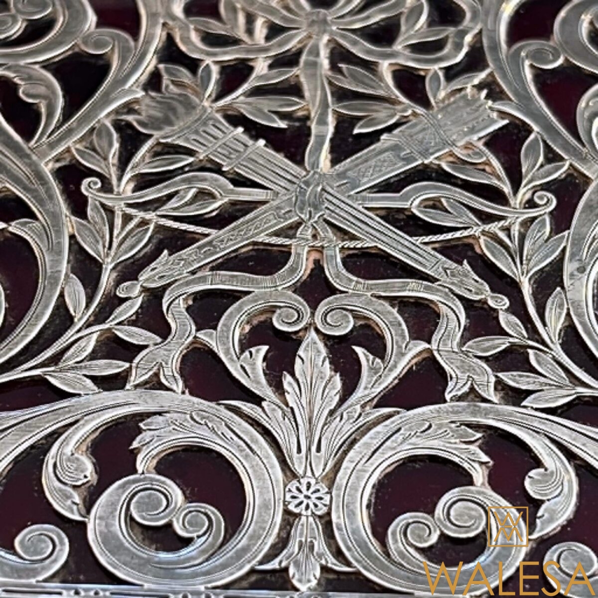 Coffret-boîte de style Louis XVI en placage d’érable laqué vert – Image 5