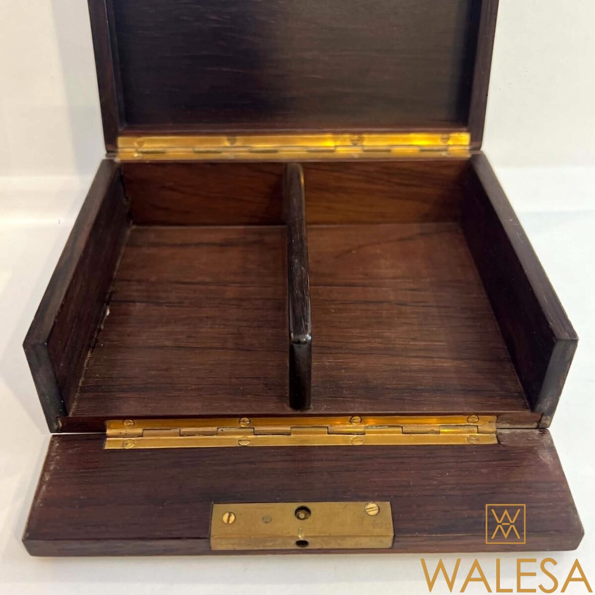 Coffret-boîte de style Louis XVI en placage d’érable laqué vert – Image 11