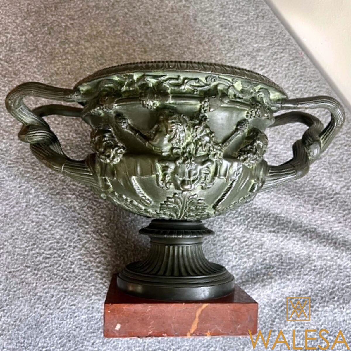 Coupe vase dit aussi “vase de Warwick” en bronze – Image 6