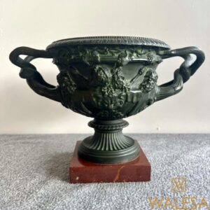 Coupe vase dit aussi “vase de Warwick” en bronze