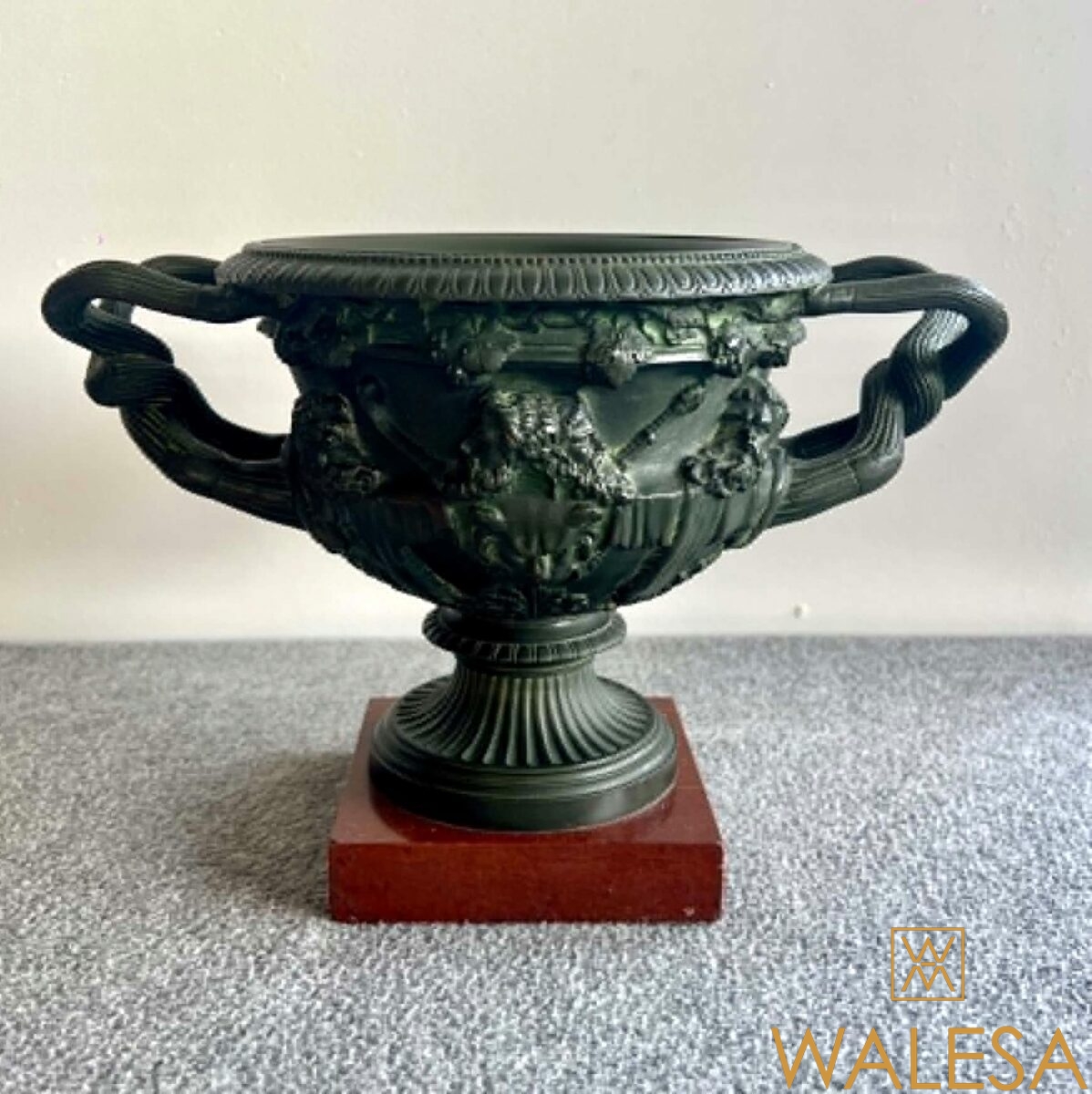 Coupe vase dit aussi “vase de Warwick” en bronze – Image 2