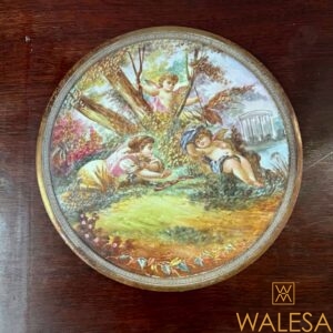L M &Cie Tableau plaque ronde en porcelaine XIXe