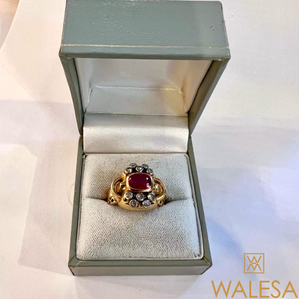 Bague or jaune 18 carats pierre rouge et diamants – Image 7